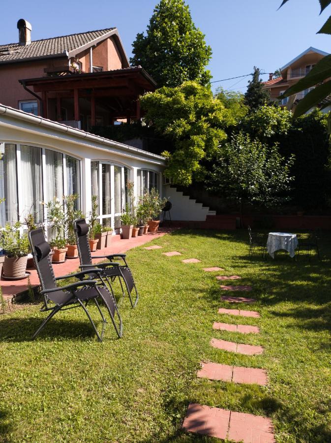 Apartman Dvoristance Golubăţ Exterior foto